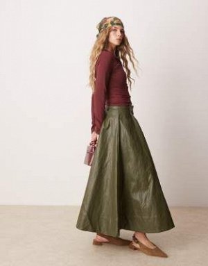 топ Топ из полиамида ASOS DESIGN с узлом бордового цвета (ASOS DESIGN – Oberteil aus Polyamid in Burgunderrot mit Knotendetail) Топы от ASOS DESIGN * Обновите свой образ * V-образный вырез * Длинные р