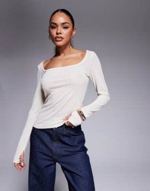 топ Топ ASOS DESIGN с круглым вырезом и отверстием для большого пальца цвета экрю (ASOS DESIGN – Geripptes, griffiges Oberteil in Ecru mit U-Ausschnitt und Daumenl?chern) Топы от ASOS DESIGN * Вырез л