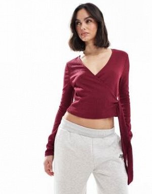топ Топ-халат Miss Selfridge бордового цвета (Miss Selfridge – Wickeloberteil in Burgunderrot) Топ от Miss Selfridge * Структурированная отделка * Дизайн с запахом спереди * Длинные рукава * Шнуровка 