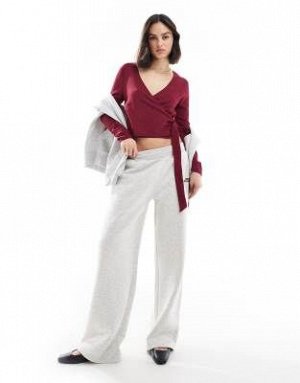 топ Топ-халат Miss Selfridge бордового цвета (Miss Selfridge – Wickeloberteil in Burgunderrot) Топ от Miss Selfridge * Структурированная отделка * Дизайн с запахом спереди * Длинные рукава * Шнуровка 