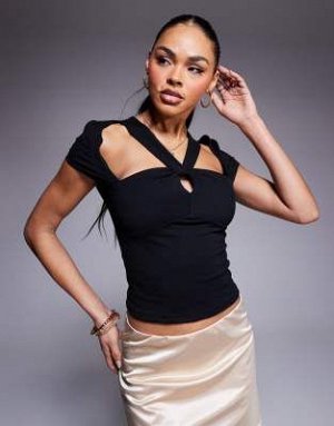 топ Топ ASOS DESIGN с халтер-воротником и отделкой под грудью, черный (ASOS DESIGN – Neckholder-Oberteil in Schwarz mit Unterbrustdetail) Топы от ASOS DESIGN * V-образный вырез * Рукава-крылышки * Дет