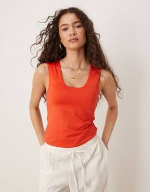 Топ Двухслойный топ на бретельках ASOS DESIGN с круглым вырезом красного цвета (ASOS DESIGN – Doppellagiges Tr?gertop in Rot mit U-Ausschnitt) Топы от ASOS DESIGN * Простой дизайн * Вырез лодочкой * С