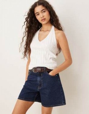 Топ Топ ASOS DESIGN с широким ребристой вязкой и воротником-халтер белого цвета (ASOS DESIGN – Neckholder-Top aus breitem Rippstrick in Wei?) Топы от ASOS DESIGN * Простой дизайн * Бретели-халтер * За