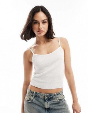 Топ Топ ASOS DESIGN белого цвета с необработанным краем (ASOS DESIGN – Tr?gertop in Wei? mit unbehandeltem Saum) Топы от ASOS DESIGN * Возвращение к основам * Простой дизайн * Вырез лодочкой * Фиксиро