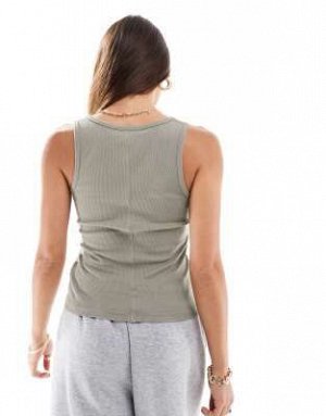 Топ Brave Soul – ребристый топ зеленого цвета (Brave Soul – Geripptes Tanktop in Gr?n) Топы Brave Soul * Возвращение к основам * Простой дизайн * Вырез лодочкой * Спинка-борцовка * Классический крой К