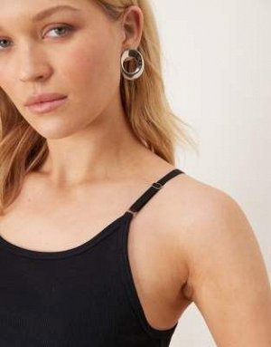 Топ Топ ASOS DESIGN с круглым вырезом и бретельками, черный (ASOS DESIGN – Tr?gertop in Schwarz mit U-Ausschnitt und Tr?gerdetail) Топы от ASOS DESIGN * Простой дизайн * Вырез лодочкой * Регулируемые 