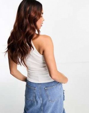 Топ Майка-борцовка Monki в рубчик белого цвета (Monki – Geripptes Tr?gertop in Wei? mit Racerback) Топы от Monki * Базовая вещь гардероба * Простой дизайн * Круглый вырез * Фасон «борцовка» спереди и 