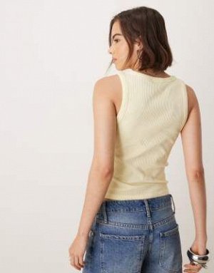 Топ Топ ASOS DESIGN с круглым вырезом в рубчик, пастельно-желтый (ASOS DESIGN – Geripptes Tr?gertop in Pastellgelb mit U-Ausschnitt) Топы от ASOS DESIGN * Простой дизайн * Вырез лодочкой * Без рукавов