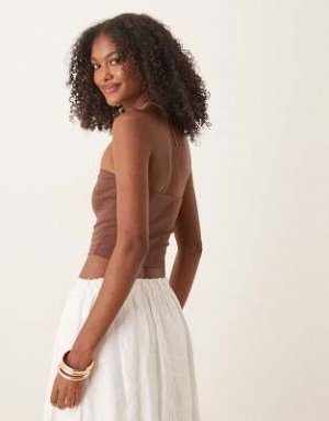 Топ Укороченный топ без бретелек ASOS DESIGN Ultimate шоколадно-коричневого цвета (ASOS DESIGN – Ultimate – Tr?gerloses Cropped-Oberteil in Schokobraun) Топы от ASOS DESIGN * Простой дизайн * Фасон ба