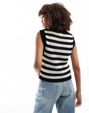 Топ Трикотажная майка ASOS DESIGN черного и белого цветов (ASOS DESIGN – Strick-Tanktop in Schwarz-Wei?) Топы от ASOS DESIGN * Потому что ваши джинсы заслуживают красивого верха * Дизайн в полоску * В