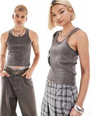 Топ Ребристый топ-топ унисекс Reclaimed Vintage в цвете «мытый уголь» с облегающим кроем (Reclaimed Vintage – Geripptes Unisex-Tr?gertop in verwaschenem Anthrazit mit knappem Schnitt) Топы Reclaimed V