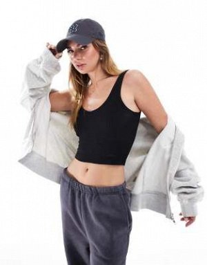 Топ Майка Cotton On Bondi черного цвета (Cotton On – Bondi – Tanktop in Schwarz) Топы от Cotton:On * Ваша новая базовая модель * Простой дизайн * Вырез лодочкой * Фиксированные бретели * Облегающий кр