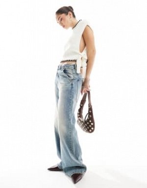 Топ Майка-топ в кремовую полоску от Miss Selfridge (Miss Selfridge – Tanktop aus Strick in Creme mit Zierstreifen) Топ от Miss Selfridge * Высокий ворот * Без рукавов * Шнуровка по бокам * Контрастные