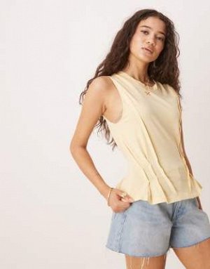 Топ Топ-корсет ASOS DESIGN цвета пахты с декоративной строчкой (ASOS DESIGN – Korsett-Tr?gertop in Buttermilchgelb mit Ziernaht) Топы от ASOS DESIGN * Круглый вырез * Без рукавов * Декоративная строчк