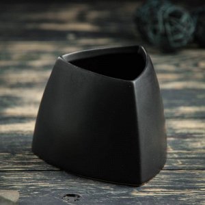 Кашпо керамическое "Треугольник" черное 10*10*8 см