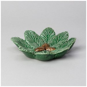 Новогоднее керамическое блюдо Lefard Green Pine с рельефом шишек и веток, 19,6×19,6×4,5 см, 1 шт.