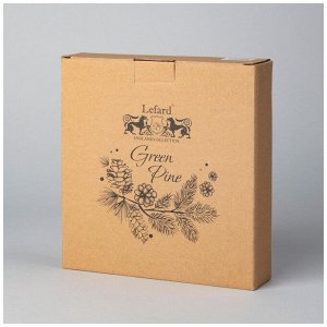 Новогоднее керамическое блюдо Lefard Green Pine с рельефом шишек и веток, 19,6×19,6×4,5 см, 1 шт.