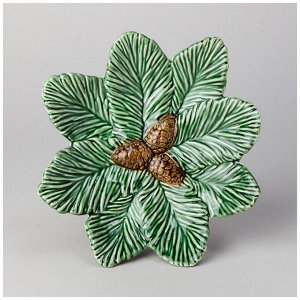 Новогоднее керамическое блюдо Lefard Green Pine с рельефом шишек и веток, 19,6×19,6×4,5 см, 1 шт.