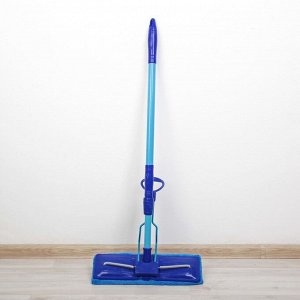 Швабра для мытья пола плоская со складным отжимом Доляна, телескопическая ручка 77-114 см, насадка микрофибра 32x9 см, цвет синий