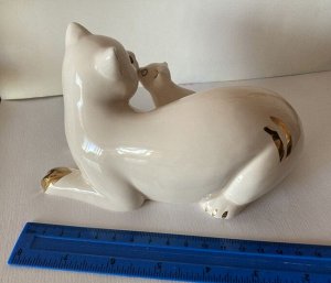 Статуэтка керамика кошка с котенком, цвет - крем, шир 16см, высота 8см