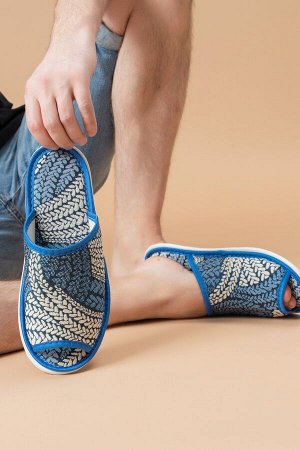 Тапочки Варианты расцветки: косички/зеленый, сахель/бежевый, косички/синий
Ткань:  полиэстер, Состав:  полиэстер 100%/ ЭВА
Представляем вам удобные и стильные мужские тапочки, которые идеально подойду