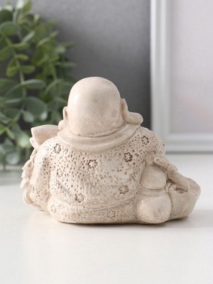 Фигурка гипс «Хотей с рыбой», 8.5x11x9 см, слоновая кость