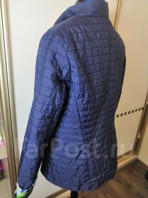 Продам женскую куртку. слегка утепленную