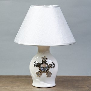 Настольная лампа "Равелло" 1х40Вт E14 белый 22х22х29см.