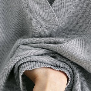 Женский костюм (свитер +юбка)