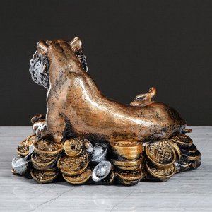 Сувенир "Тигр на монетах" 17 см, микс