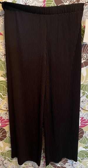 UNIQLO — легкие плиссированные брюки - 09 BLACK 48-50
