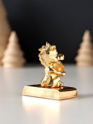 Фигурка «Лошадка с монеткой на подставке и с пожеланием: Счастья», 4x2.3x5 см