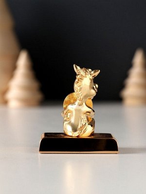 Фигурка «Лошадка с монеткой на подставке и с пожеланием: Счастья», 4x2.3x5 см
