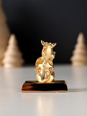 Фигурка «Лошадка с монеткой на подставке и с пожеланием: Удачи», 4x2.3x5 см