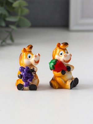 Фигурка полистоун «Коняшка с фруктиком», 2.2x2.5x4.7 см, МИКС