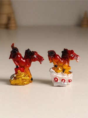 Фигурка полистоун «Конь и служба», 4.5x2.5x5 см, МИКС