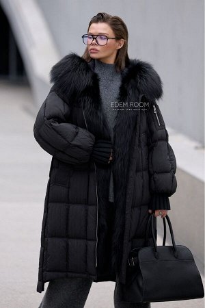 Чёрный пуховик с мехом