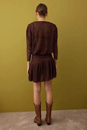 Коричневое трикотажное кружевное короткое / мини-платье