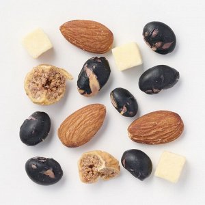 MUJI Black Bean, Almond, Cheese & Fig Mix – смесь из чёрных бобов, миндаля, сыра и инжира