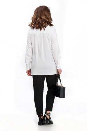 Комплект Комплект TEZA 150 белый/черный 
Состав ткани:Блуза: ПЭ-96%; Эластан-4%; Брюки: Вискоза-10%; ПЭ-70%; Шерсть-20%; 
Рост: 164 см.

Комплект женский двухпредметный в спортивном стиле состоит из 