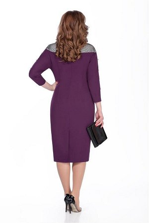 Платье Платье TEZA 153 фиолетовый 
Состав ткани: Вискоза-20%; ПЭ-76%; Эластан-4%; 
Рост: 164 см.

Элегантное платье полуприлегающего силуэта. Спинка со средним швом с молнией, внизу шлица. По переду 
