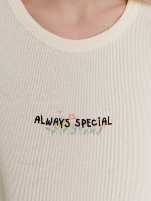 Лонгслив женский кремовый с вышивкой "always special"