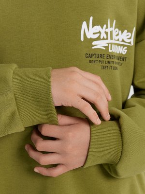 Свитшот для мальчиков оливковый с принтом "next level loading"