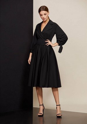 Платье Платье Rivoli 7005.1 черный 
Рост: 170 см.

Платье с воротником пиджачного типа, с полочкой на запах. Глубокий мысообразный вырез, рукава &laquo;реглан&raquo;, которые мягко драпируются, благо