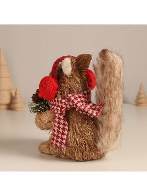 Фигурка новогодняя «Белочка в наушниках с ягодками», 14x9x15 см