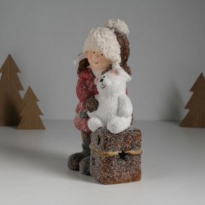 Фигурка светящаяся керамика «Малышка в красном пальто, с мишкой на подарке», 12x6.5x20 см