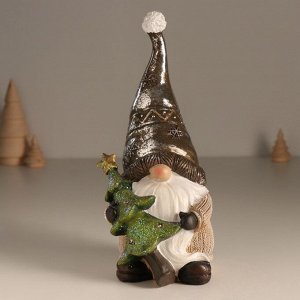 Фигурка светящаяся полистоун «Дед Мороз в колпаке, с ёлкой», беж и шоколад, 10.5x10.5x22 см