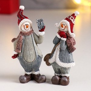 Фигурка полистоун «Снеговик в вязанном наряде и шапке-колпаке», 9.3*4.3*2.5 см, МИКС