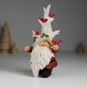 Фигурка полистоун «Гном в шапке деревом, с птичками», 8.5x7.5x17 см