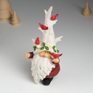 Фигурка полистоун «Гном в шапке деревом, с птичками», 8.5x7.5x17 см